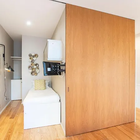 Cute & Bright Flat W/ Ac By Lovelystay Apartment *