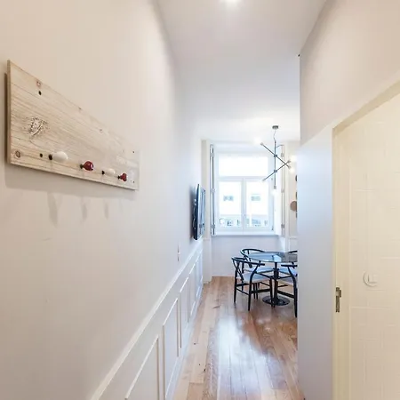 Cute & Bright Flat W/ Ac By Lovelystay